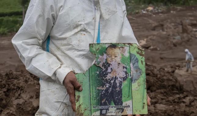 Tim DVI Polri Identifikasi 57 Jenazah Korban Longsor Bandung Barat, Seluruhnya Diserahkan ke Keluarga