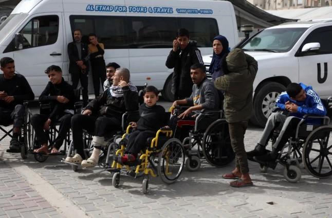 Kelompok Pertama Pasien Palestina Menyeberang ke Mesir pada Fase Kedua Gencatan Senjata Gaza