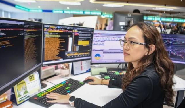 IHSG Melemah 42 Poin, Pasar Cermati Komitmen Transparansi OJK dan BEI