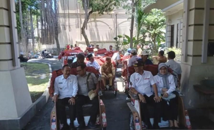 200 Becak Listrik Disalurkan untuk Pengayuh Becak Lansia di Lamongan, Bagian dari Program Presiden Prabowo