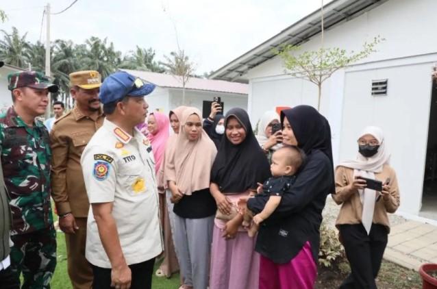 Mendagri Tito Karnavian Tinjau Hunian Sementara Pengungsi Pascabencana di Aceh Tamiang
