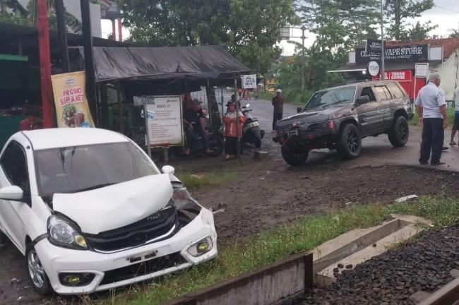 Kecelakaan Mobil Terobos Palang Pintu di Cilacap, KAI Tegaskan Akibat Pelanggaran Pengguna Jalan