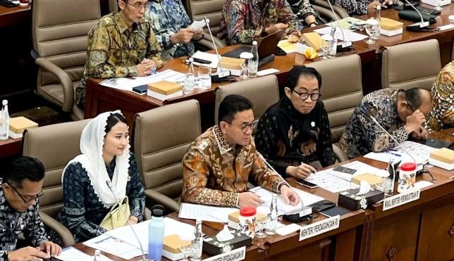 Mendag Tegaskan Larangan Impor Pakaian Bekas untuk Lindungi Kesehatan dan UMKM