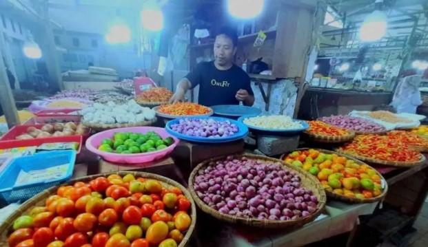 Harga Cabai Rawit Merah Tembus Rp76.400 per Kilogram, Telur dan Beras Ikut Naik