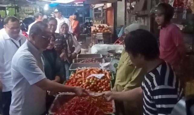 Zulkifli Hasan Tinjau Pasar Makassar: Harga Pangan Stabil Jelang Ramadan, Cabai dan Telur Murah
