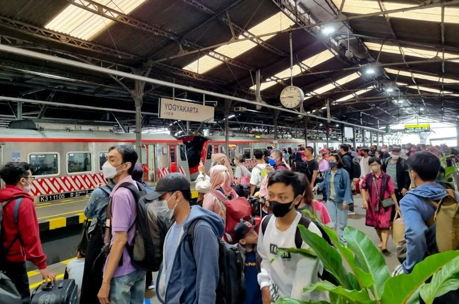 KAI Tingkatkan Layanan Kereta Api di Jawa Tengah-DIY, Mobilitas Masyarakat Kian Mengandalkan Transportasi Rel