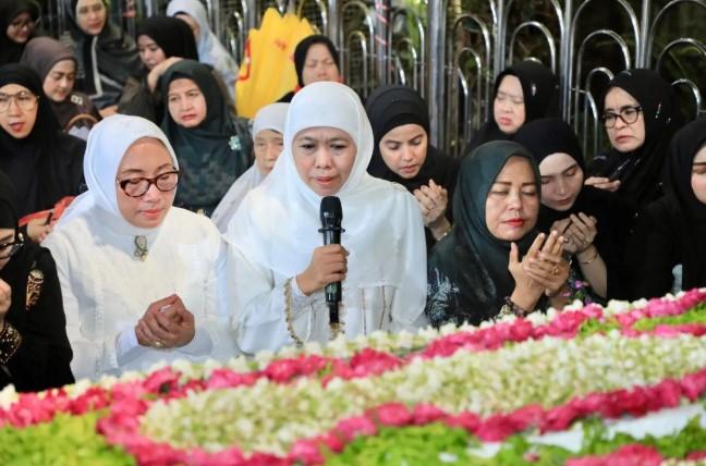 Khofifah Ajak Masyarakat Teladani Akhlakul Karimah Sunan Ampel pada Haul Ke-549