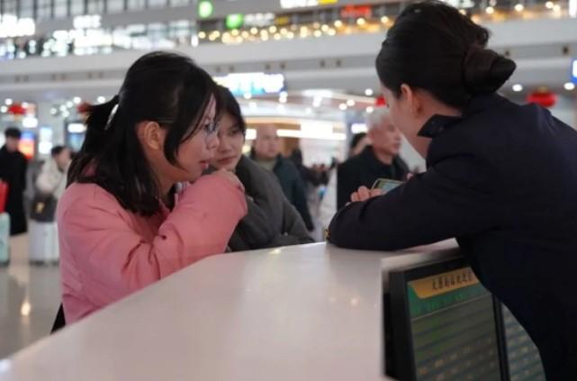 Dua Mahasiswa Indonesia Menjajal Kereta Cepat China di Tengah Puncak Arus Mudik Imlek 2026