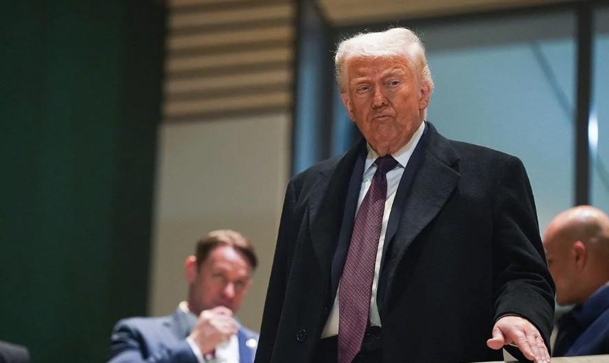 Trump Tandatangani Perintah Eksekutif Berlakukan Tarif untuk Negara yang Berbisnis dengan Iran