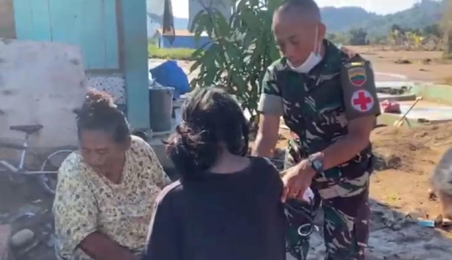TNI Gelar Pelayanan Kesehatan Keliling Pascabencana Banjir di Sumatera Utara, Warga Dapat Pengobatan Gratis