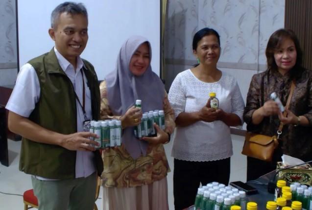 Perhutani Salurkan Ribuan Botol Madu dan Minyak Kayu Putih untuk Korban Bencana di Sumatera Utara