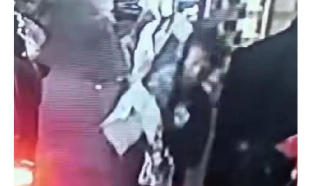 Polisi Selidiki Pria Diduga Panggul Mayat di Krendang, Jakarta Barat, Terekam CCTV Warga