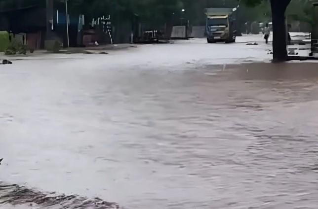 Banjir Rendam Permukiman Lereng Gunung Tambora, Puluhan Rumah Warga Terdampak