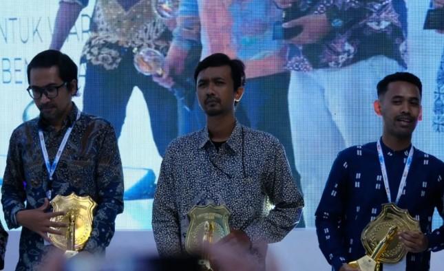 Foto “Kasih Polri untuk Warga Terdampak Bencana” Raih PWI Awards 2026, Yudi Manar Angkat Realita di Tengah Krisis