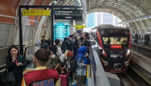 LRT Jabodebek Imbau Penumpang Hindari Jam Sibuk demi Perjalanan Lebih Nyaman