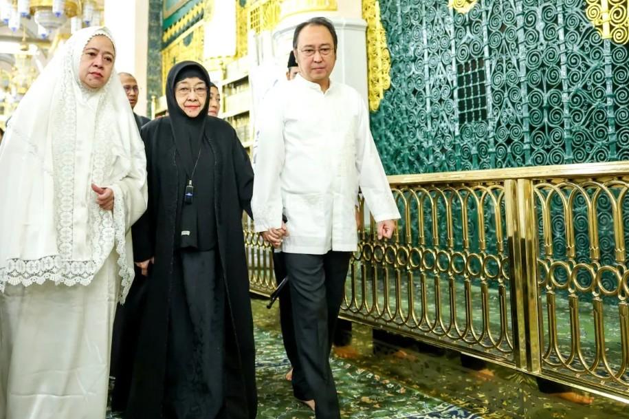 Megawati Soekarnoputri Berziarah ke Makam Rasulullah SAW di Masjid Nabawi, Imam Besar Abdullah Sallami Pimpin Doa