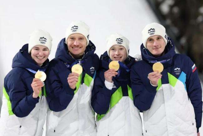 Norwegia Borong Tiga Emas, Italia Juara Estafet Beregu Campuran Seluncur Cepat di Milan