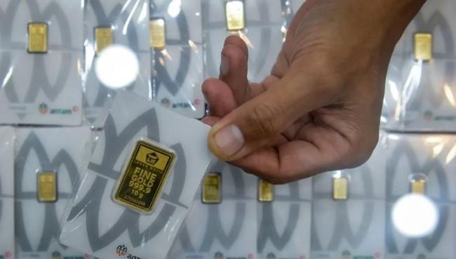 Harga Emas Antam Turun Rp43.000 Jadi Rp2.904.000 per Gram, Buyback Ikut Melemah