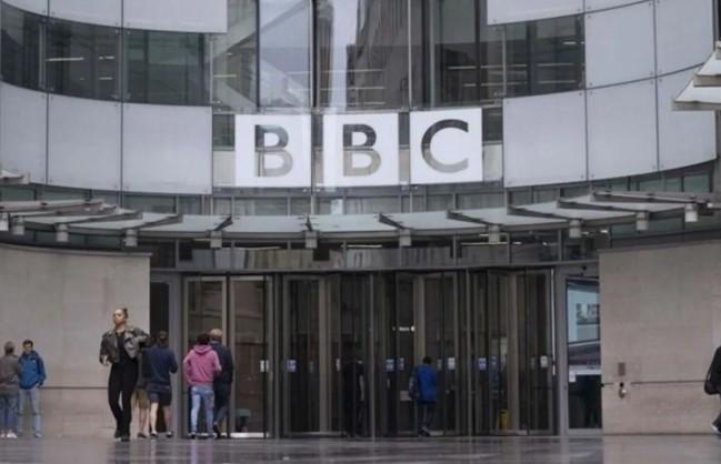 BBC Rencanakan PHK dan Pangkas Anggaran di Tengah Tekanan Finansial serta Gugatan Trump