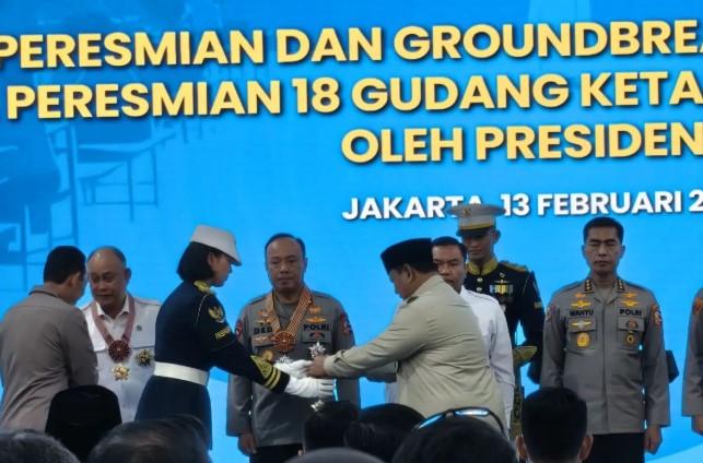 Prabowo Anugerahi Dadan Hindayana dan Sejumlah Perwira Polri Bintang Jasa dalam Agenda Groundbreaking SPPG
