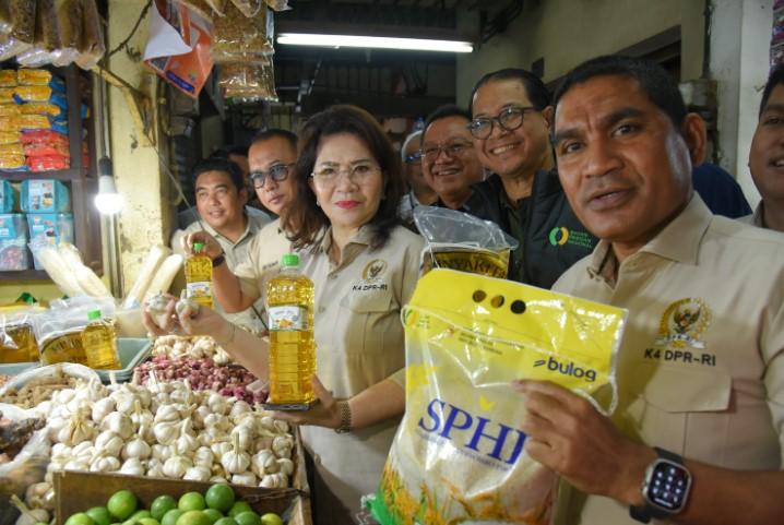 Komisi IV DPR RI Pastikan Harga Bahan Pokok di Pasar Wonokromo Stabil Jelang Ramadan 1447 H