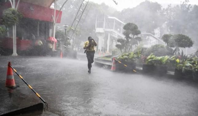 BMKG Ingatkan Potensi Hujan Lebat hingga Sangat Lebat di Sejumlah Kota Besar Indonesia