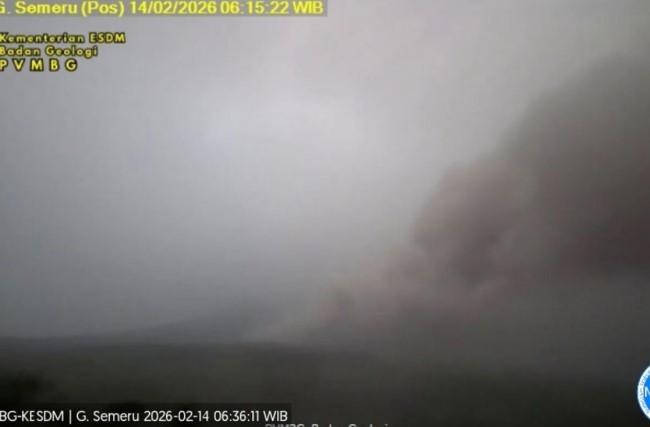 Gunung Semeru Erupsi Sabtu Pagi Luncurkan Awan Panas Sejauh 6 Kilometer ke Arah Besuk Kobokan