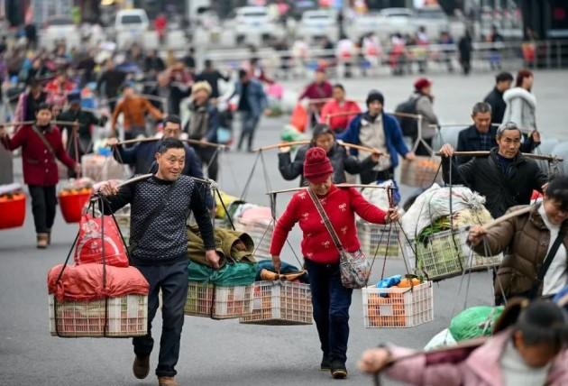 Kereta Lambat 7272/7271 Jadi Penggerak Ekonomi Warga Pegunungan China Barat Daya