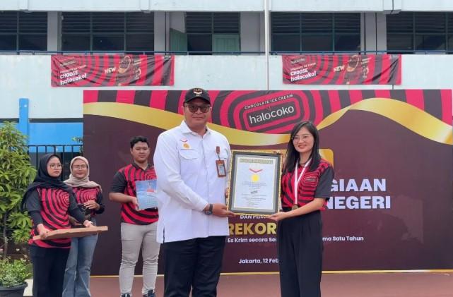 Halocoko Raih Rekor MURI Setelah Bagikan 1,1 Juta Es Krim kepada Anak-Anak di Seluruh Indonesia