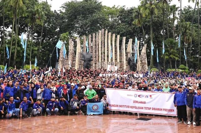 Tiga Konfederasi Buruh Deklarasi di Tugu Proklamasi, Tegaskan Dukungan ke Pemerintahan Prabowo dan Tolak Polri di Bawah Kemen