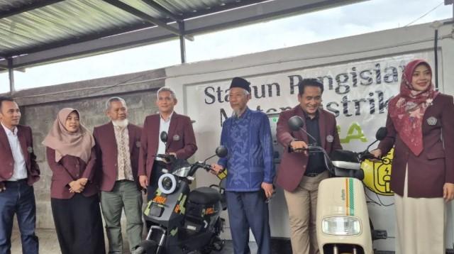 Universitas Muhammadiyah Surabaya Luncurkan SPKL Berbasis Panel Surya untuk Dukung Energi Terbarukan di Milad ke-42