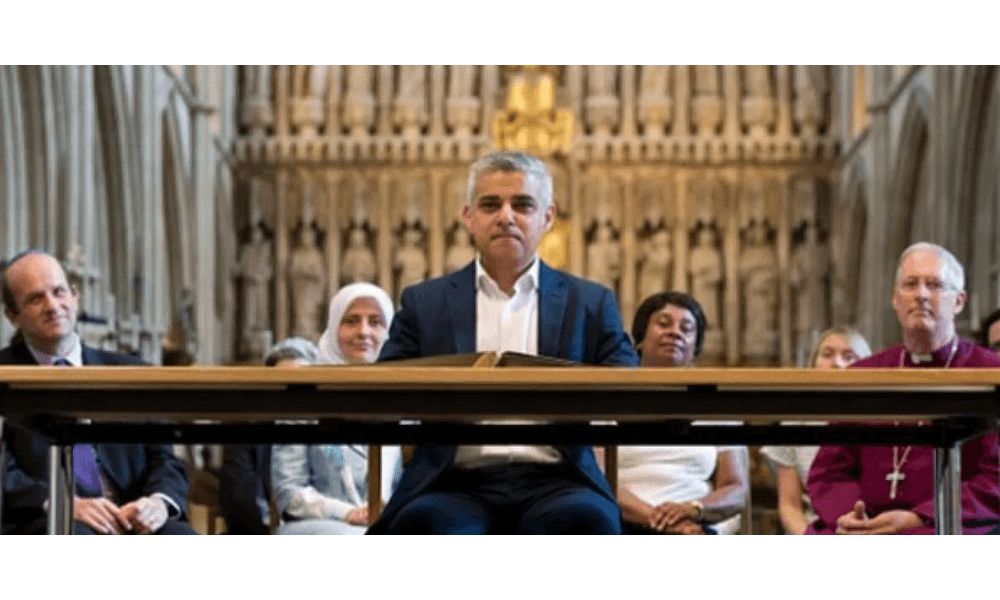 Wali Kota Sadiq Khan Nyalakan Lampu Ramadhan di West End London, Serukan Persatuan di Tengah Ketegangan Global