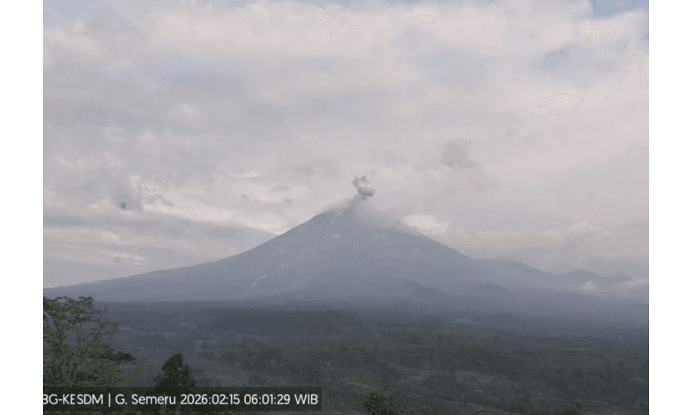 Badan Geologi Tetapkan Semeru Masih Siaga, Awan Panas Guguran Capai 6 Kilometer