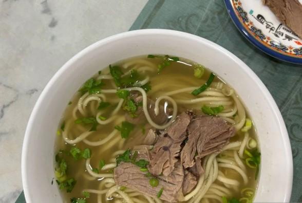 Kawasan Pecinan Glodok Dipadati Pengunjung Jelang Imlek 2026, Kuliner Halal Lanzhou Jadi Buruan