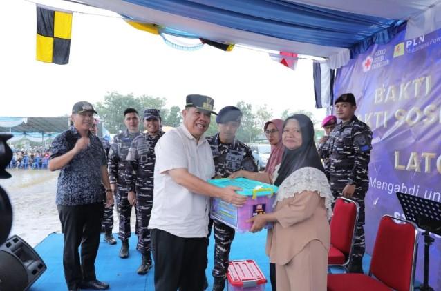 Gubernur Babel dan KASAL Serahkan 250 Paket Sembako untuk Bantu Nelayan Sambut Ramadhan