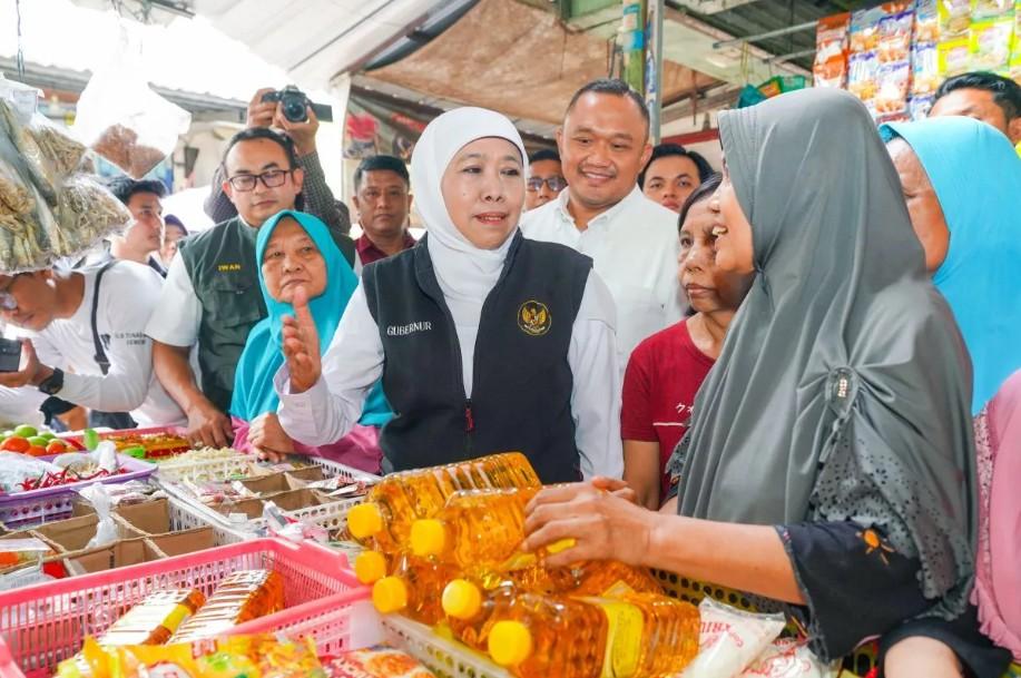 Khofifah Instruksikan Penambahan Suplai Telur dan MinyaKita Jelang Ramadhan 1447 H di Surabaya