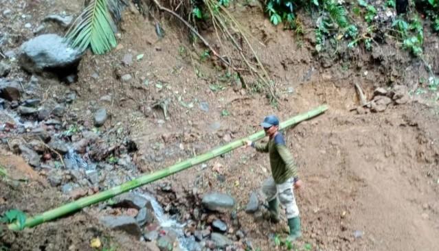 Longsor Setinggi 1,5 Meter Tutup Jalur Wisata Curug Cibeureum di Gunung Gede Pangrango