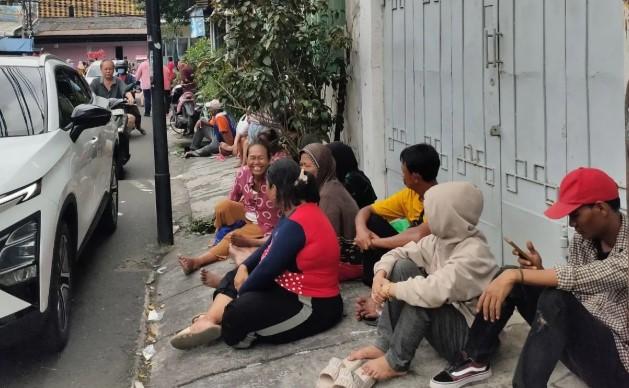 Petugas Kewalahan Tertibkan PPKS di Sekitar Vihara Dharma Bhakti Saat Imlek