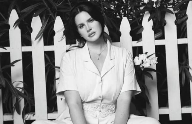 Lana Del Rey Rilis Single “White Feather Hawk Tail Deer Hunter” untuk Album Terbaru Bertajuk “Stove”