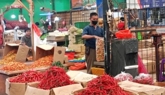 Harga Cabai Merah Besar dan Bawang Merah di Pasar Induk Kramat Jati Merangkak Naik di Awal Ramadhan