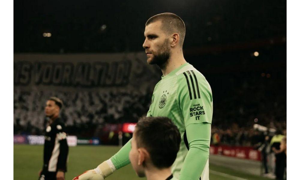 Maarten Paes Jalani Debut Bersama Ajax, Laga Kontra NEC Nijmegen Berakhir Imbang 1-1