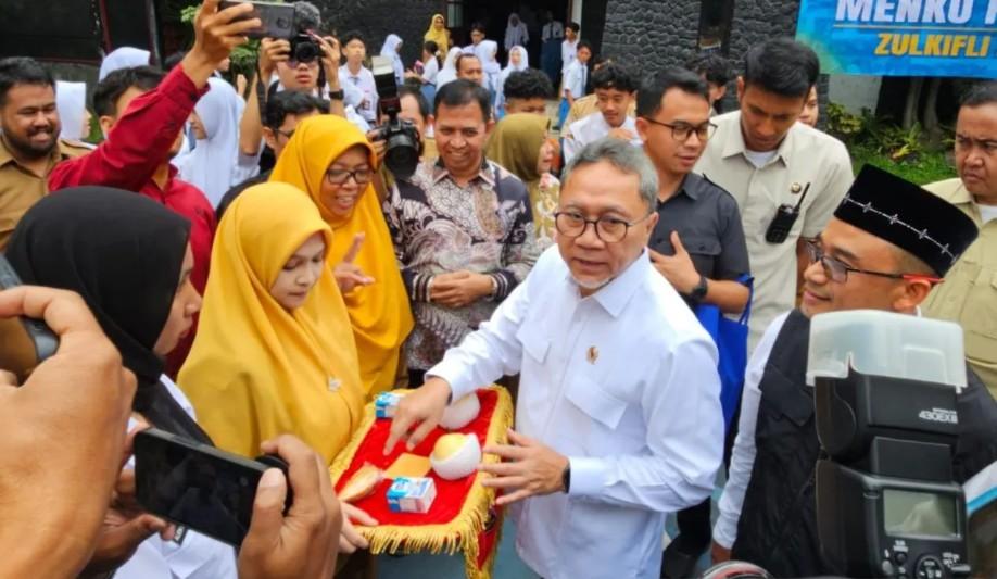 Menko Pangan Zulkifli Hasan Pastikan Menu Kering MBG Selama Ramadhan Tetap Penuhi Standar Gizi