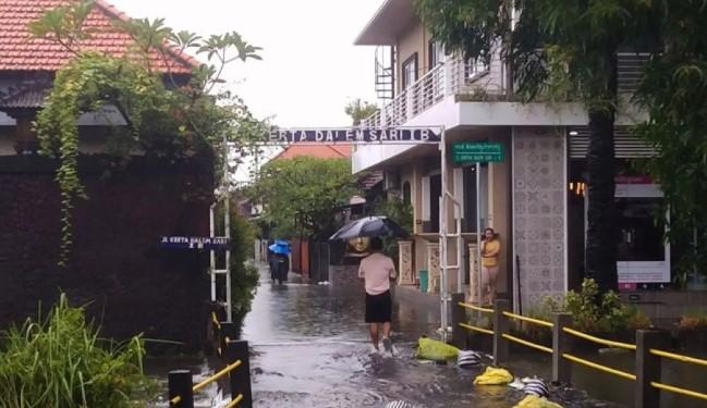 Hujan Deras Empat Hari Beruntun, Banjir Rendam Permukiman di Denpasar Selatan