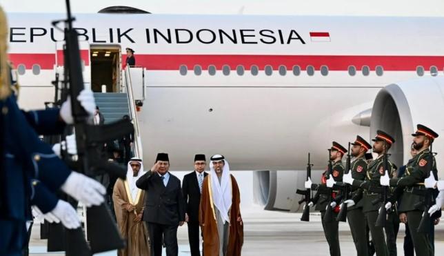 Presiden Prabowo Tiba di Abu Dhabi untuk Bertemu MBZ dan Perkuat Kemitraan Strategis Indonesia-UEA