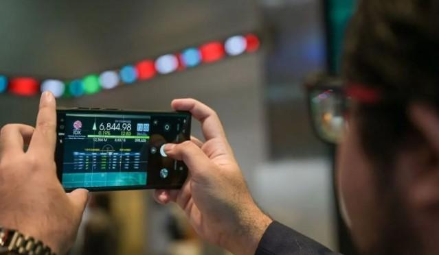 IHSG Dibuka Menguat 29,13 Poin ke Level 8.351,36 pada Perdagangan Kamis Pagi