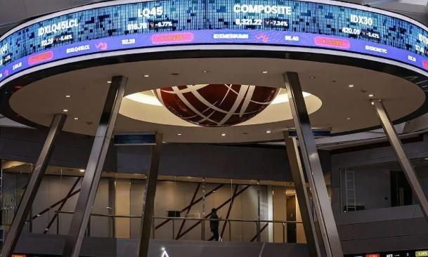 IHSG Dibuka Melemah 0,29 Persen ke Level 8.211,31 pada Jumat Pagi