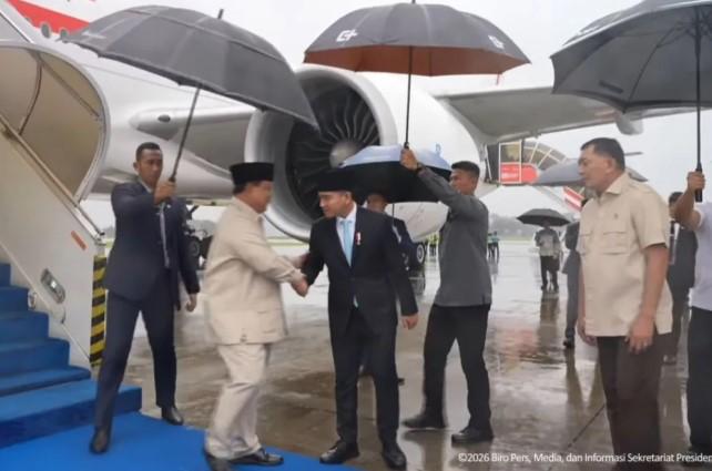 Presiden Prabowo Tiba di Tanah Air Usai Rangkaian Diplomasi Global dan Penandatanganan Perjanjian Strategis