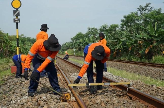 PT KAI Daop 4 Semarang Intensifkan Perawatan Rel dan Jembatan Jelang Angkutan Lebaran 2026