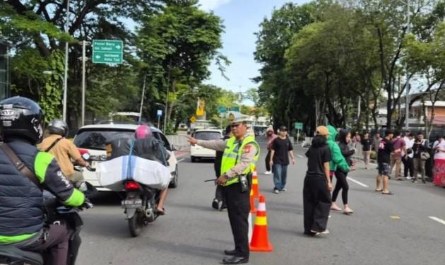 Ratusan Polantas Dikerahkan Amankan Lalu Lintas saat Puncak Perayaan Imlek Nasional di Lapangan Banteng