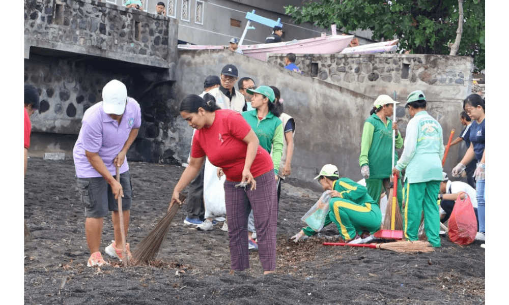 Ribuan Warga Buleleng Gelar Aksi Bersih Pesisir Pantai Dukung Program Indonesia Asri